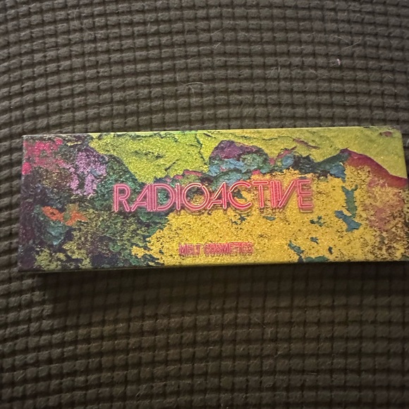 Melt radioactive palette no longer sold - Picture 3 of 4